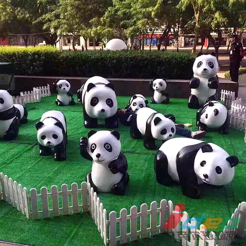 小熊猫雕塑